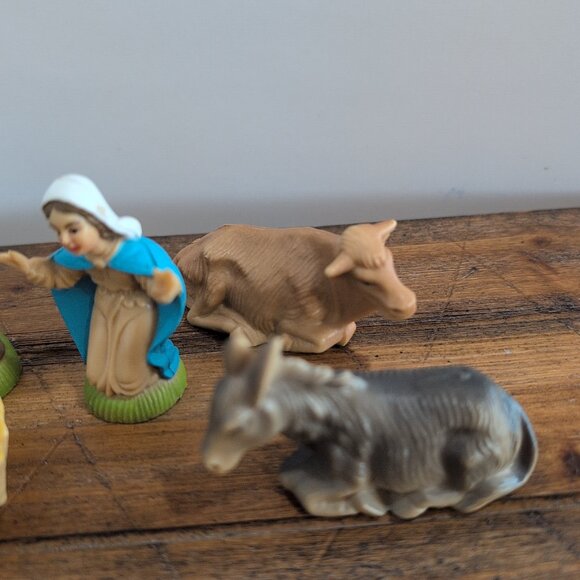 Vintage Plastic Nativity Scene Jesus Mary Wisemen - Picture 5 of 6